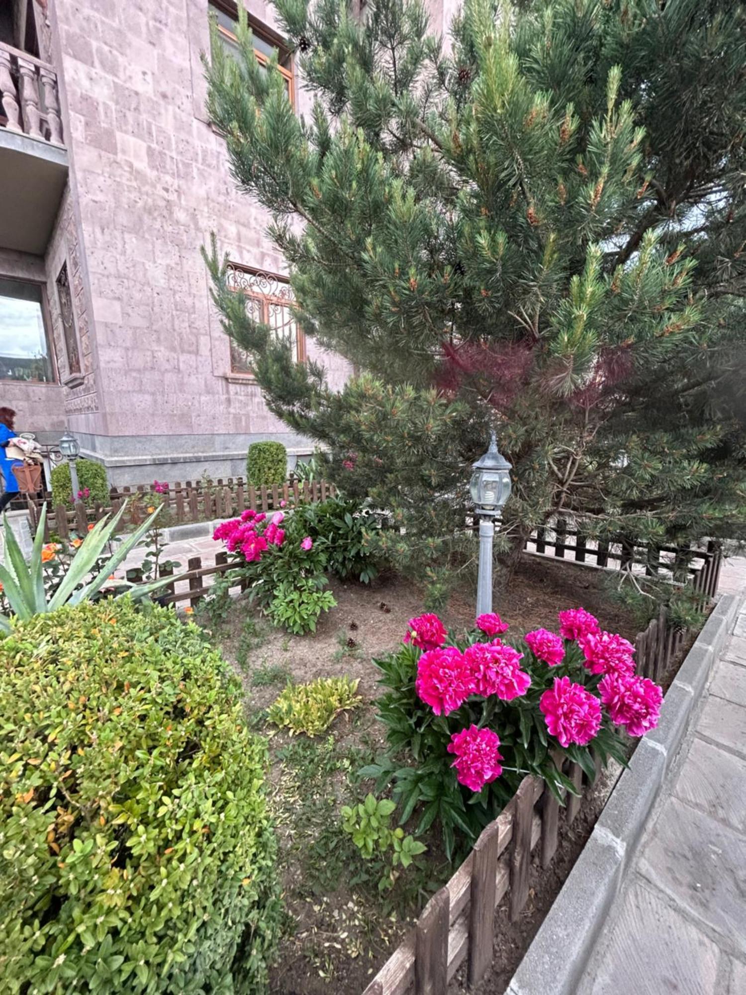 In Gyumri Hotell Exteriör bild