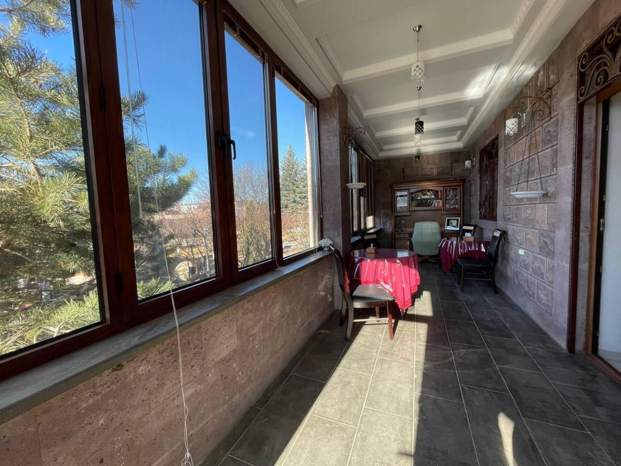In Gyumri Hotell Exteriör bild
