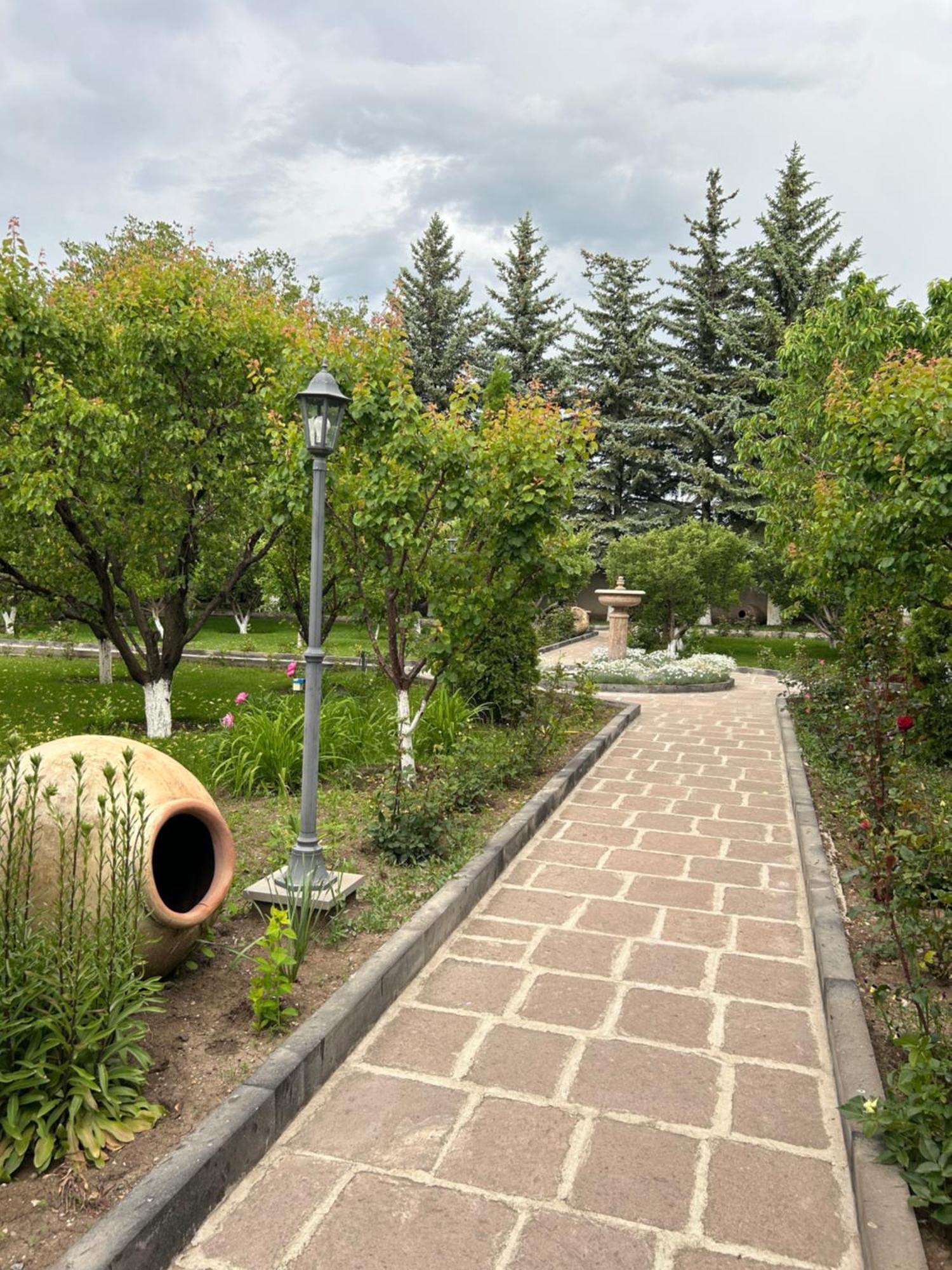 In Gyumri Hotell Exteriör bild