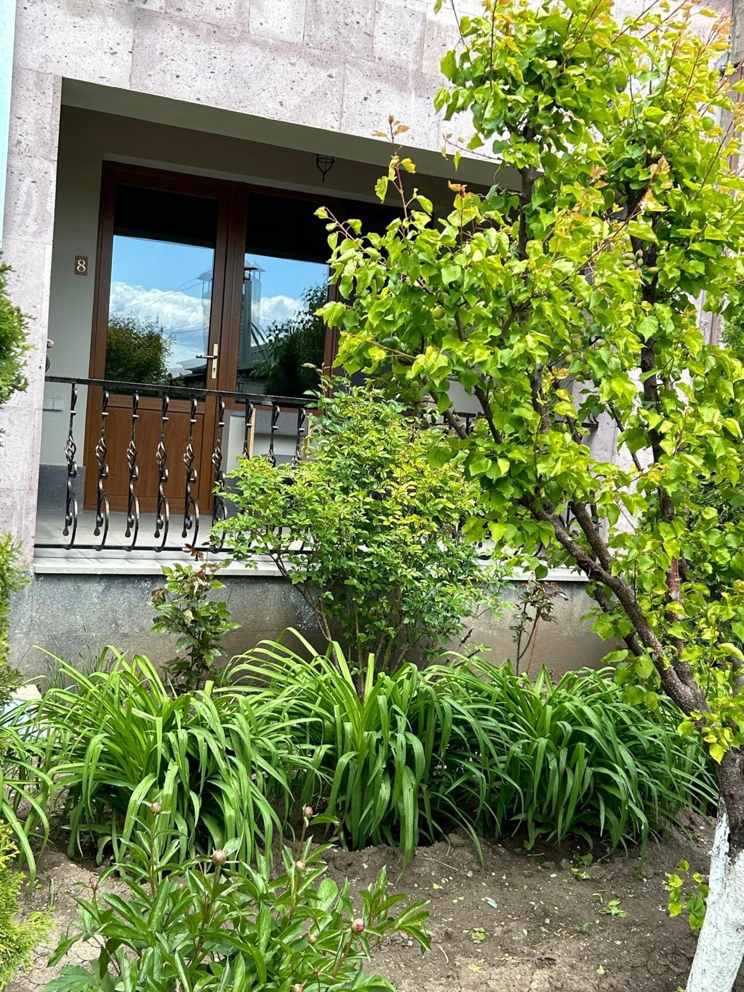 In Gyumri Hotell Exteriör bild