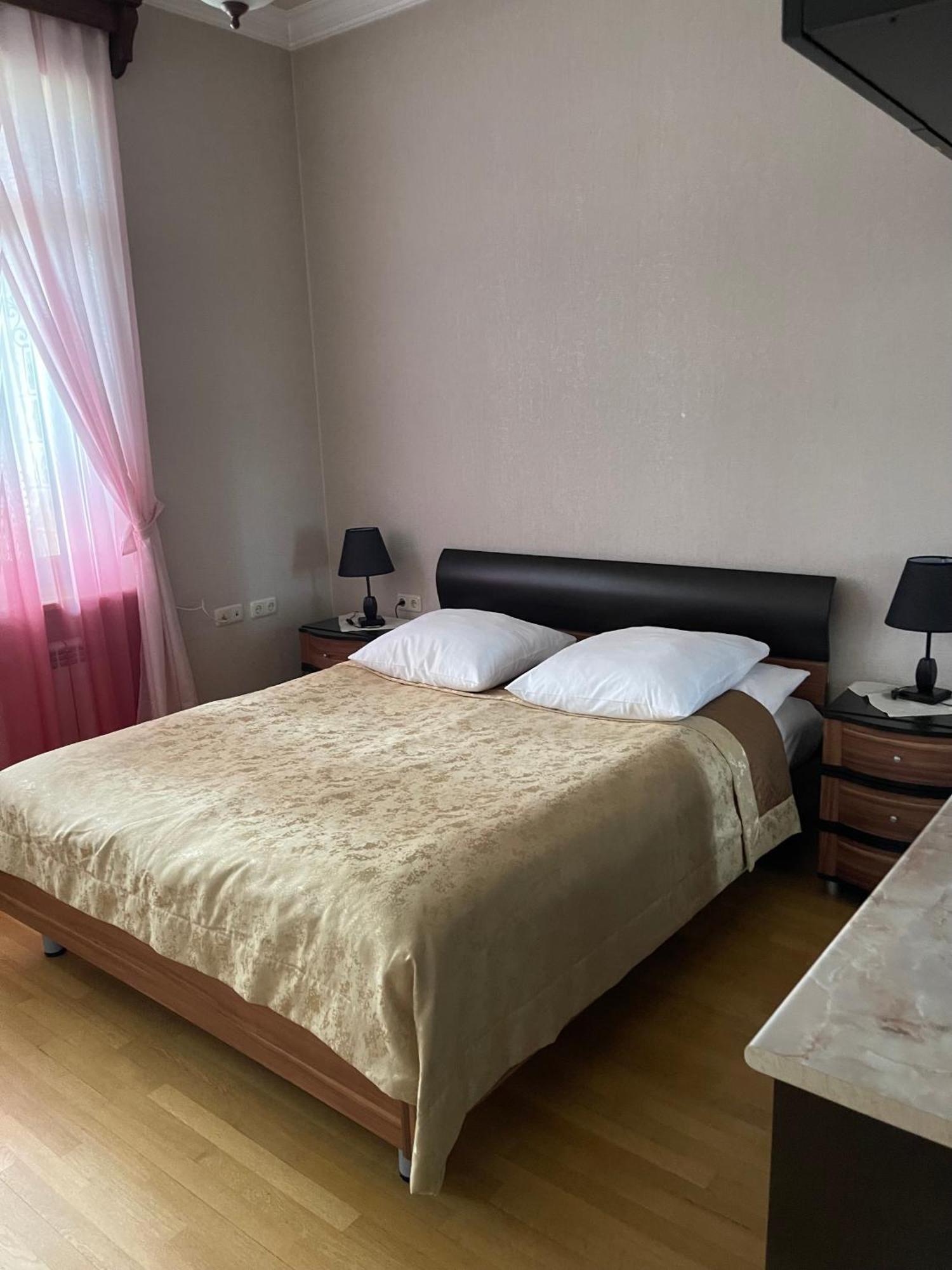 In Gyumri Hotell Exteriör bild