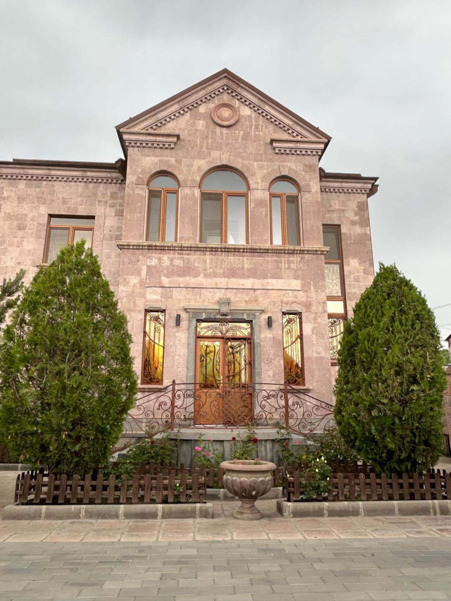 In Gyumri Hotell Exteriör bild
