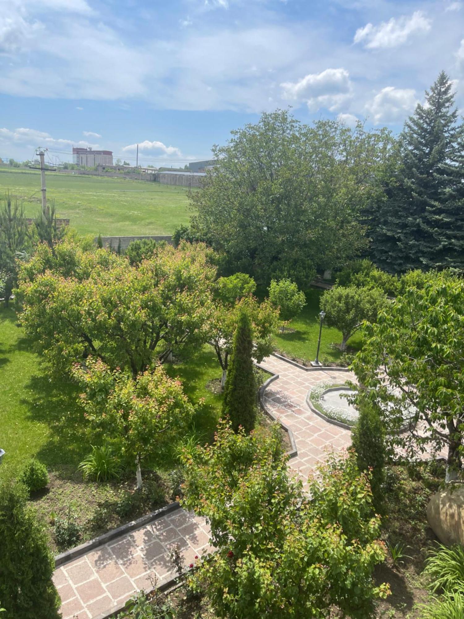 In Gyumri Hotell Exteriör bild