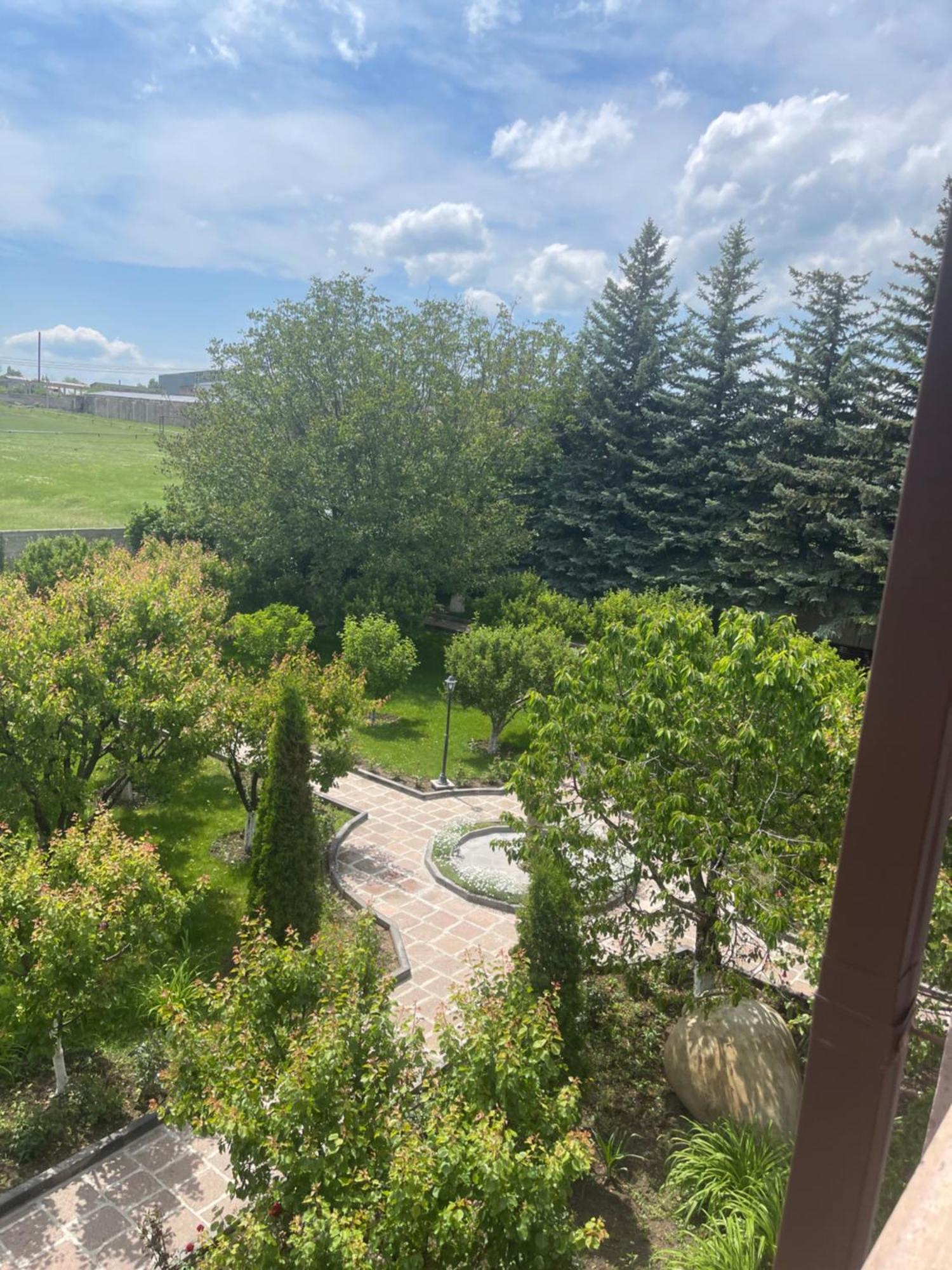 In Gyumri Hotell Exteriör bild