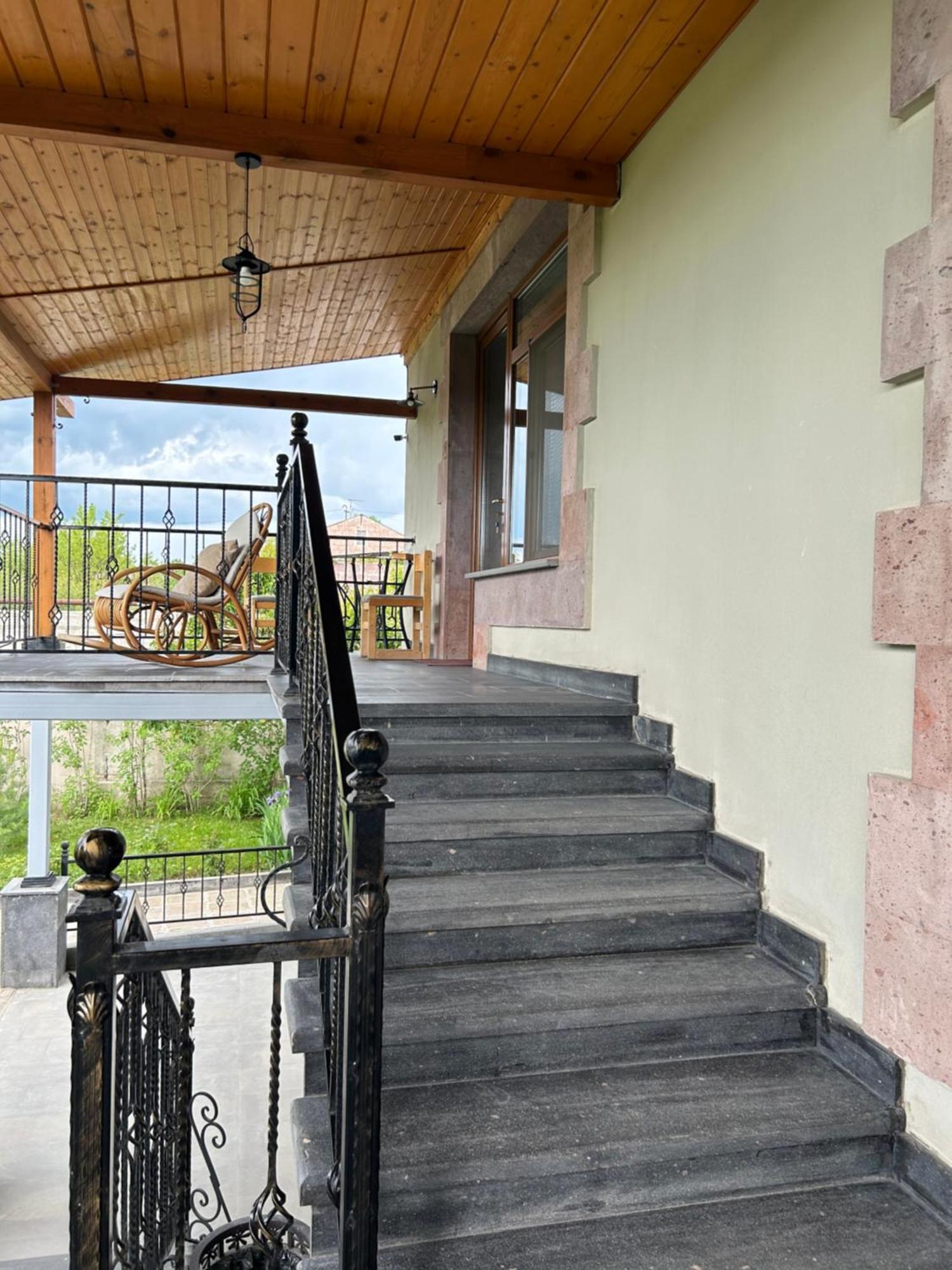 In Gyumri Hotell Exteriör bild