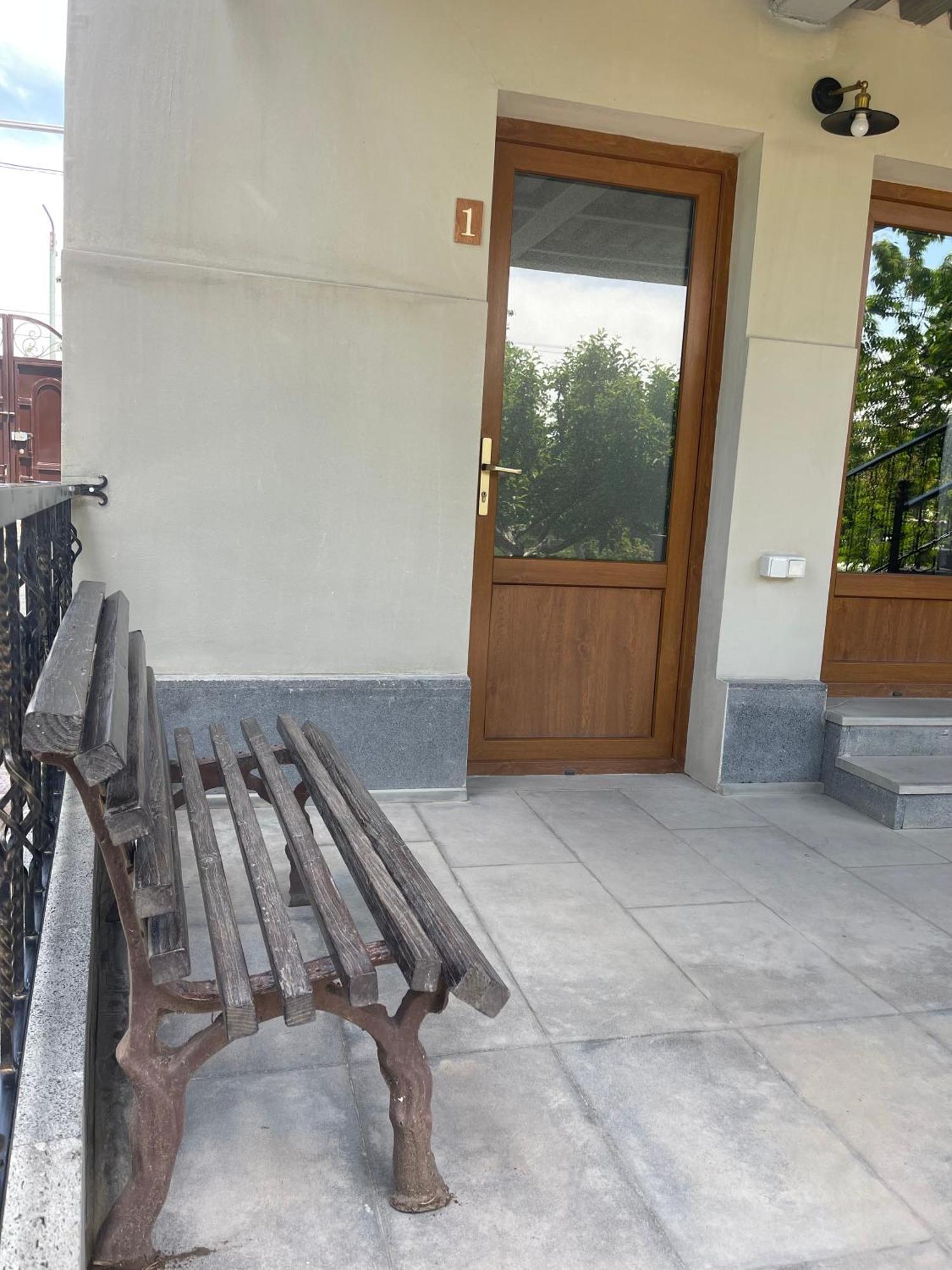 In Gyumri Hotell Exteriör bild