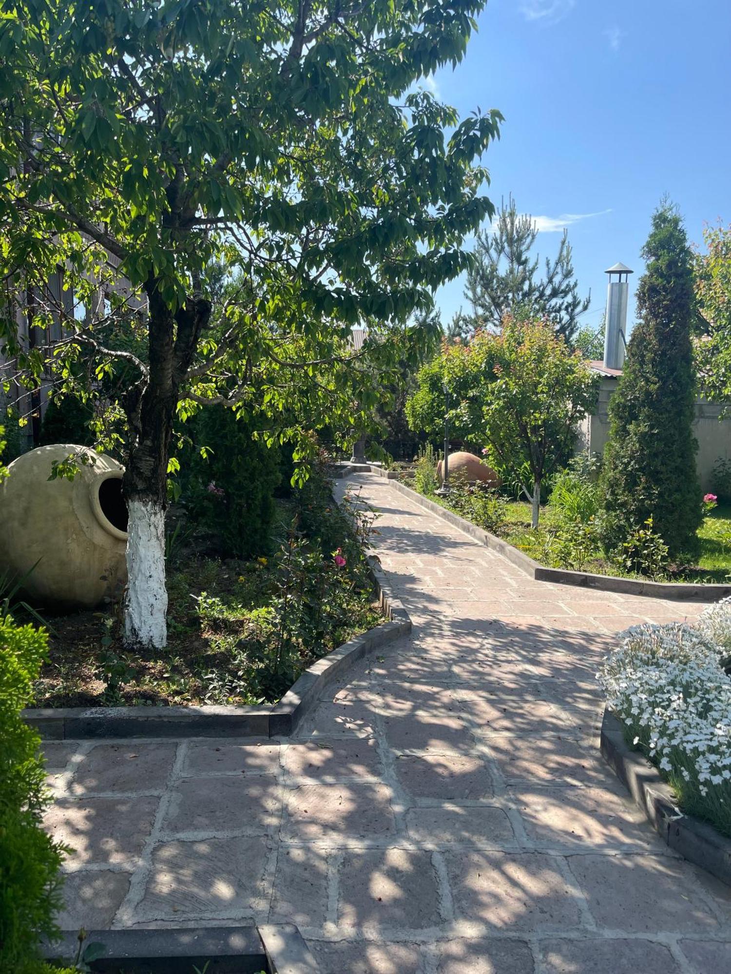In Gyumri Hotell Exteriör bild
