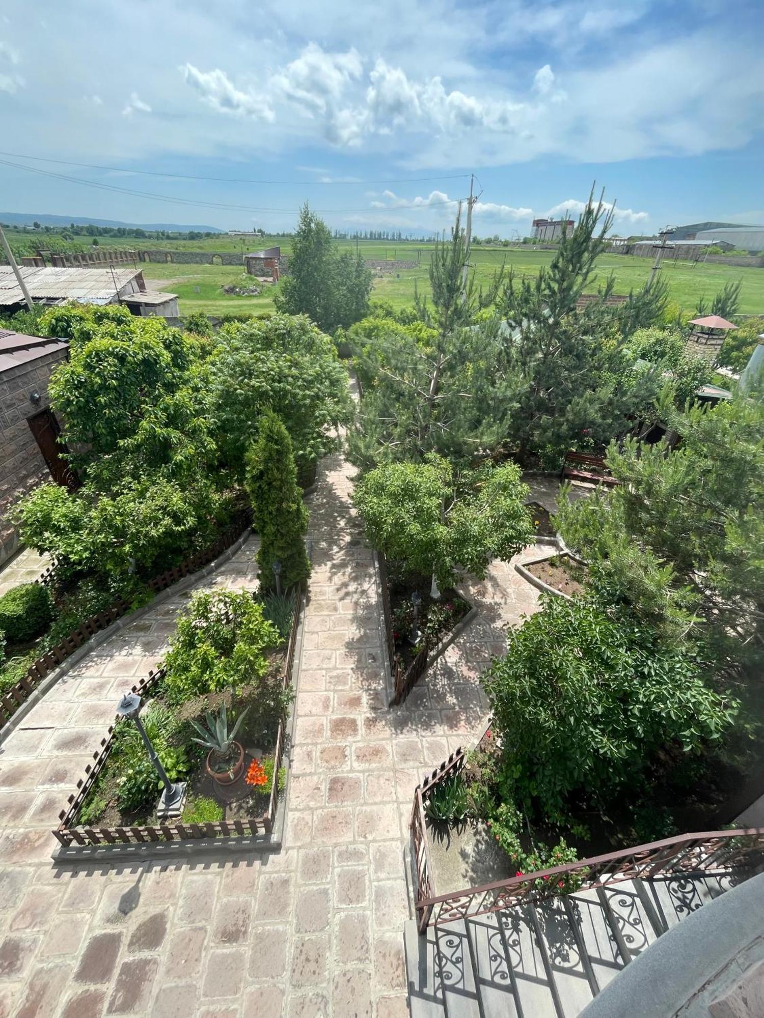 In Gyumri Hotell Exteriör bild